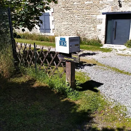 L'abreuvoir 1 D'hotes Lit 140 Et 1chambre D'hotes 2 Lits 90 * Surgeres